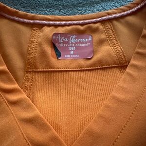 Woman’s scrubs set. Size medium for top and medium petite for the bottom.